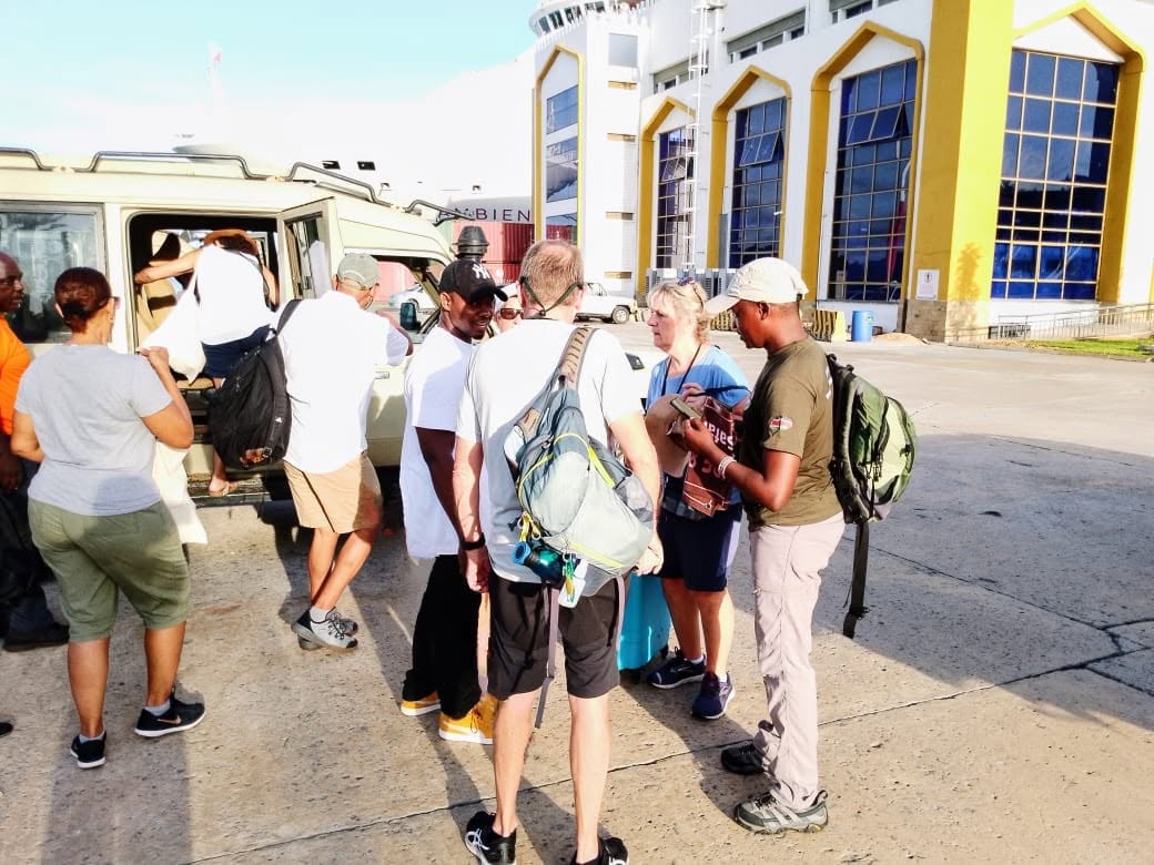 Safari guests receiving travel support
